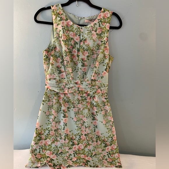 Cute Forever 21 summer floral dress! Lightweight and perfect for the sun! - Picture 1 of 4